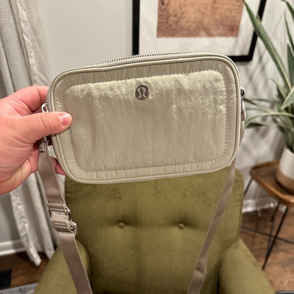 lululemon athletica Bags Lululemon Camera Crossbody In Raw Linen